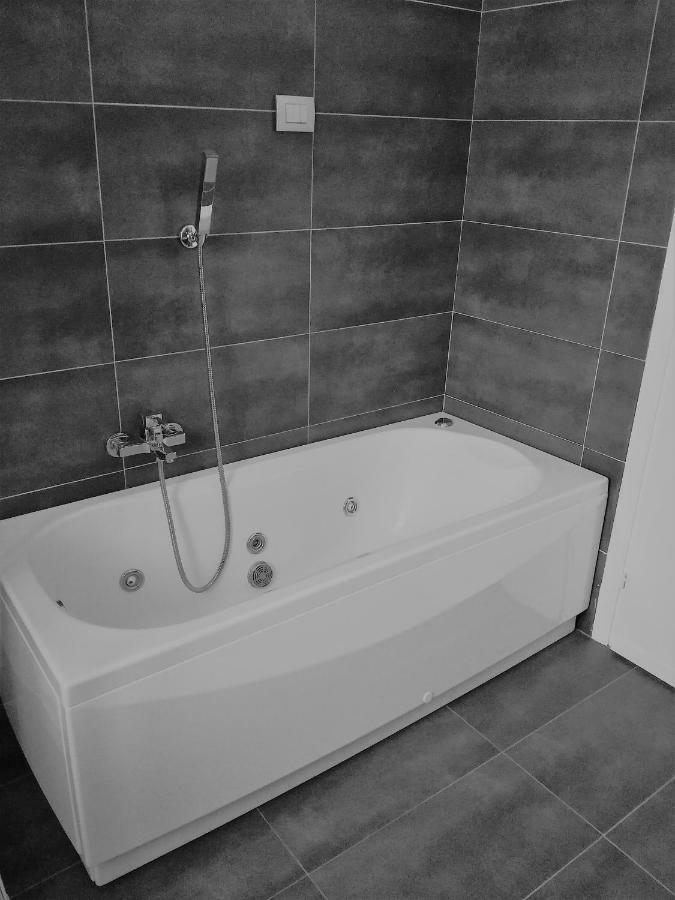 Appartement Casale Cadeloro à Nebbiuno Extérieur photo